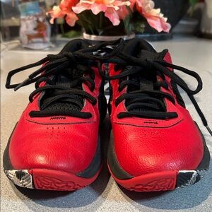 Kids UnderArmour sz 1.5 Red and Black “Lockdown” Athletic Shoes